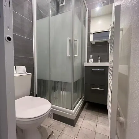 Apartament In 11th Paryż