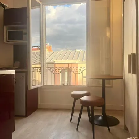 Apartment In 11th
